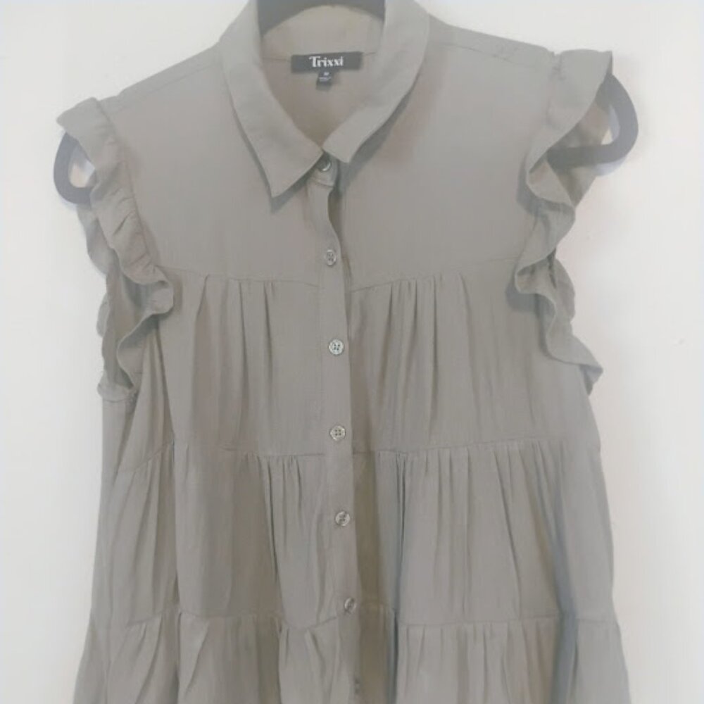Trixxi Tiered Sleeveless Blouse with Ruffle Detail in Size M